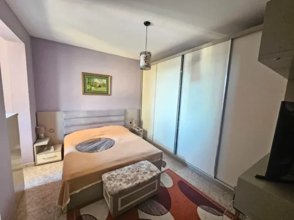 Tirane, jepet me qera apartament 1+1 Kati 8, 65 m² 500 € (Rruga e Kavajes)