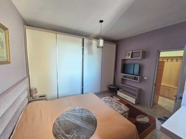 Tirane, jepet me qera apartament 1+1 Kati 8, 65 m² 500 € (Rruga e Kavajes)