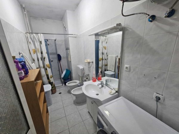 Tirane, jepet me qera apartament 1+1 Kati 8, 65 m² 500 € (Rruga e Kavajes)
