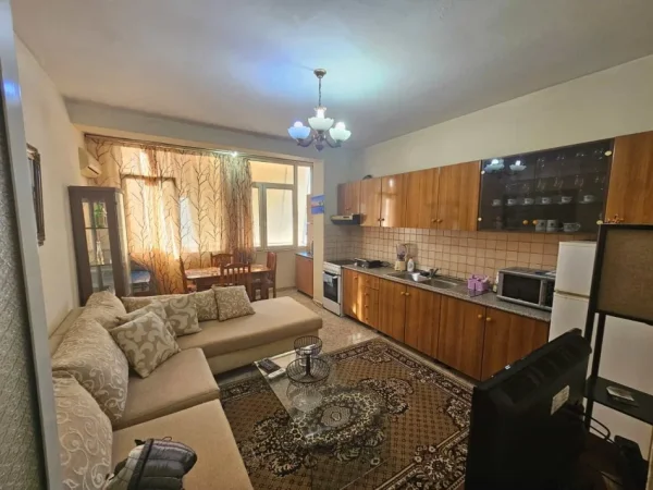 Tirane, jepet me qera apartament 1+1 Kati 8, 65 m² 500 € (Rruga e Kavajes)