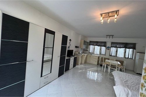 Tirane, jepet me qera garsonier 1+1 Kati 1, 30 m² 400 € (Vaqarr)