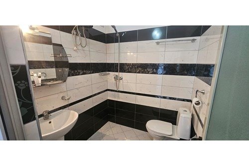 Tirane, jepet me qera garsonier 1+1 Kati 1, 30 m² 400 € (Vaqarr)