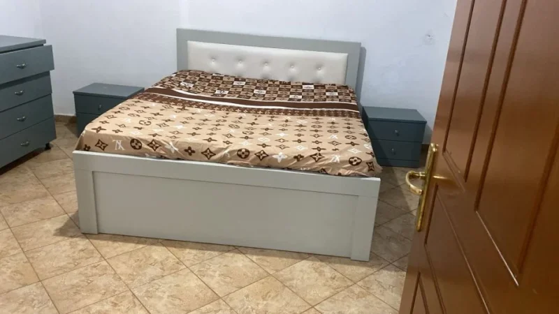 Tirane, jepet me qera apartament 1+1+Ballkon Kati 1, 65 m² 350 € (Kombinat)