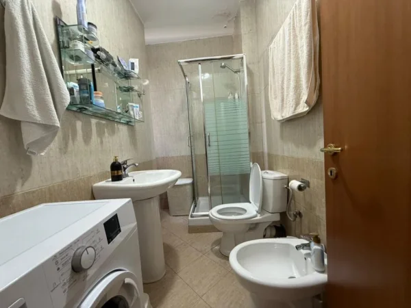 Tirane, jepet me qera apartament 2+1 Kati 8, 77 m² 800 € 