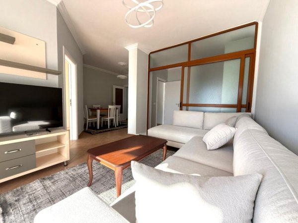 Tirane, jepet me qera apartament 2+1+Ballkon Kati 7, 80 m² 