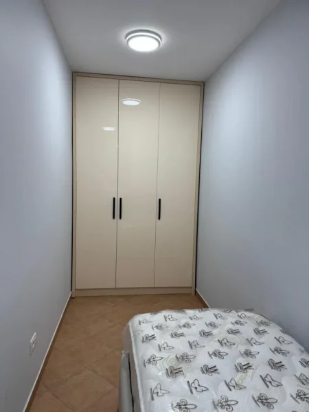 Tirane, jepet me qera apartament 2+1+Ballkon Kati 7, 80 m² 