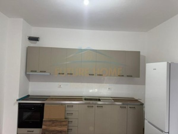 Tirane, jepet me qera apartament 1+1+Ballkon Kati 8, 76 m² 575 € (Don Bosko)