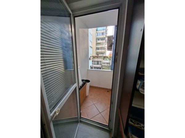 Tirane, jepet me qera ambjent biznesi Kati 1, 97 m² 700 € (Myslym Shyri)