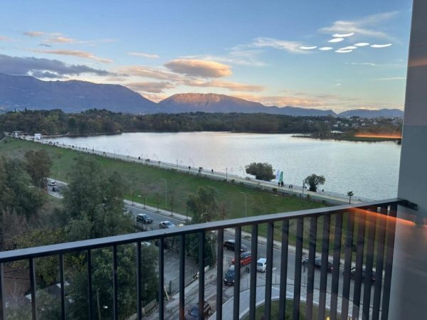 Tirane, shitet apartament 2+1+2+ Post parkimi+Ballkon Kati 5, 133 m² 800.000 € (Lake View Residence)