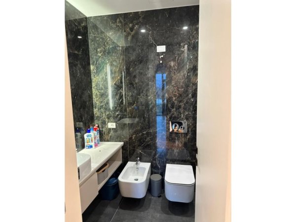 Tirane, shitet apartament 2+1+2+ Post parkimi+Ballkon Kati 5, 133 m² 800.000 € (Lake View Residence)