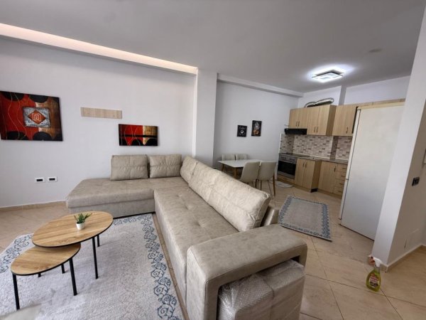 Tirane, jepet me qera apartament 1+1+Ballkon Kati 7, 70 m² 400 € (Yzberisht, Tirane)