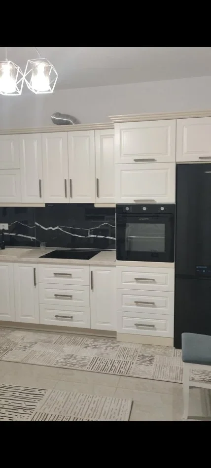 Korce, jepet me qera apartament 2+1+Ballkon Kati 3, 100 €