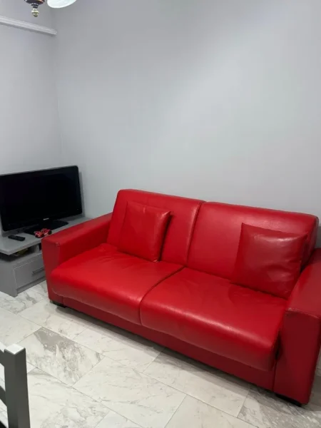 Tirane, jepet me qera apartament 1+1 Kati 2, 60 m² 520 € (Rruga Mihal Popi)