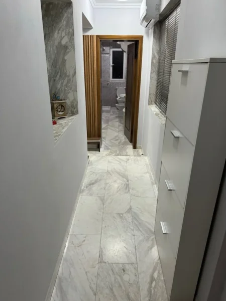Tirane, jepet me qera apartament 1+1 Kati 2, 60 m² 520 € (Rruga Mihal Popi)