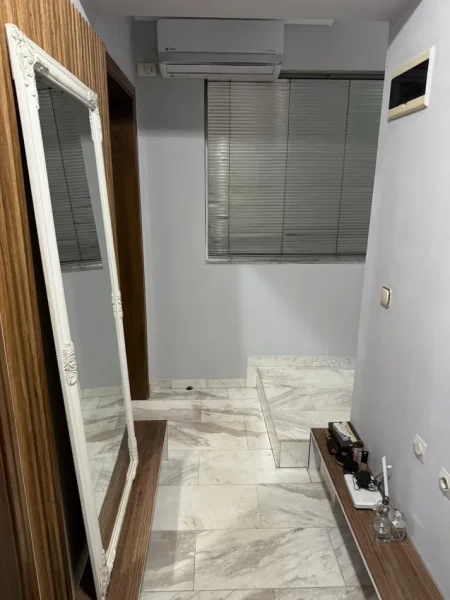 Tirane, jepet me qera apartament 1+1 Kati 2, 60 m² 520 € (Rruga Mihal Popi)