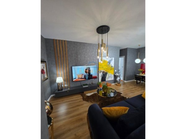 Tirane, shitet apartament Kati 6, 189.000 €