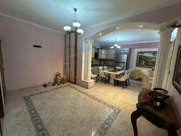 Tirane, shitet apartament Kati 3, 107 m² 220.000 €