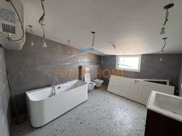 Tirane, shitet apartament duplex Dublex Kati 13, 250 m² 650.000 € (Shallvaret)