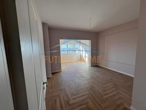 Tirane, shitet apartament duplex Dublex Kati 13, 250 m² 650.000 € (Shallvaret)