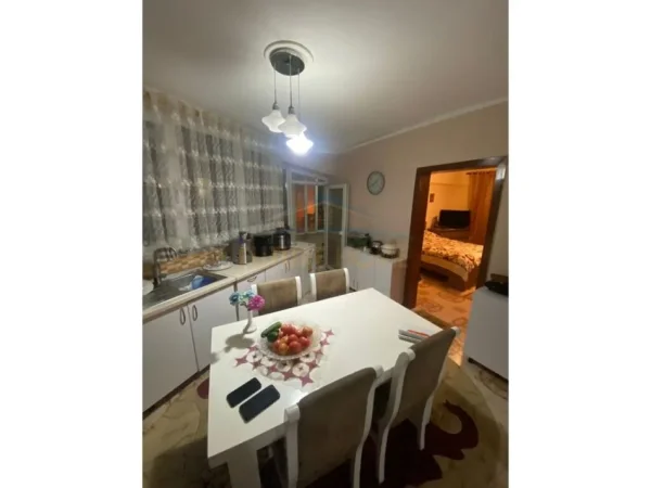 Tirane, shitet apartament 2+1+Ballkon Kati 3, 135 m² 175.000 € (Bulvevardi Zhan Dark)