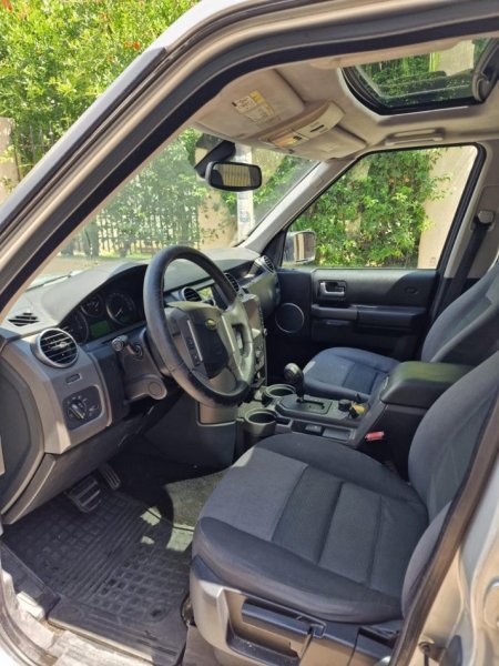 Tirane, shes makine Land Rover Discovery Nafte, e argjendtë automatik Kondicioner 200.000 km 4.000 €