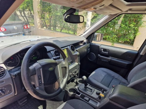 Tirane, shes makine Land Rover Discovery Nafte, e argjendtë automatik Kondicioner 200.000 km 4.000 €