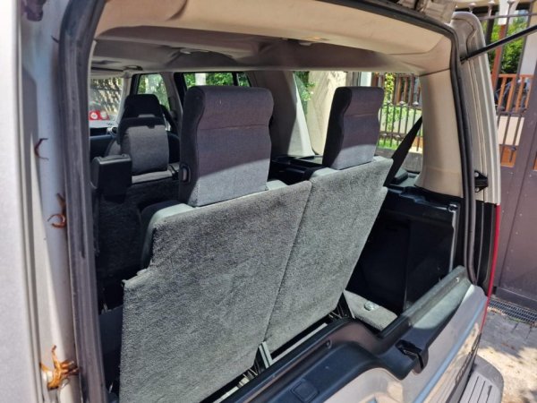 Tirane, shes makine Land Rover Discovery Nafte, e argjendtë automatik Kondicioner 200.000 km 4.000 €