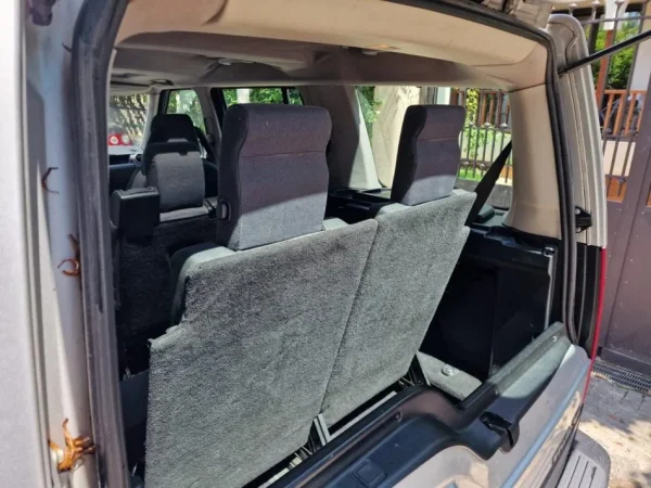 Tirane, shes makine Land Rover Discovery Nafte, e argjendtë automatik Kondicioner 200.000 km 4.000 €