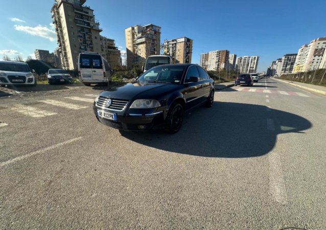 Tirane, shes makine Passat VW Nafte, e zeze automatik Kondicioner 264.000 km 2.000 €