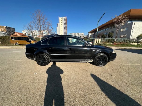 Tirane, shes makine Passat VW Nafte, e zeze automatik Kondicioner 264.000 km 2.000 €