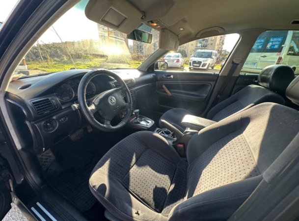 Tirane, shes makine Passat VW Nafte, e zeze automatik Kondicioner 264.000 km 2.000 €