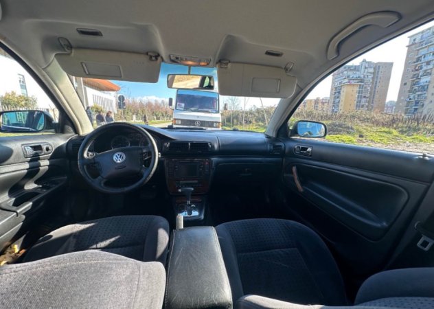 Tirane, shes makine Passat VW Nafte, e zeze automatik Kondicioner 264.000 km 2.000 €