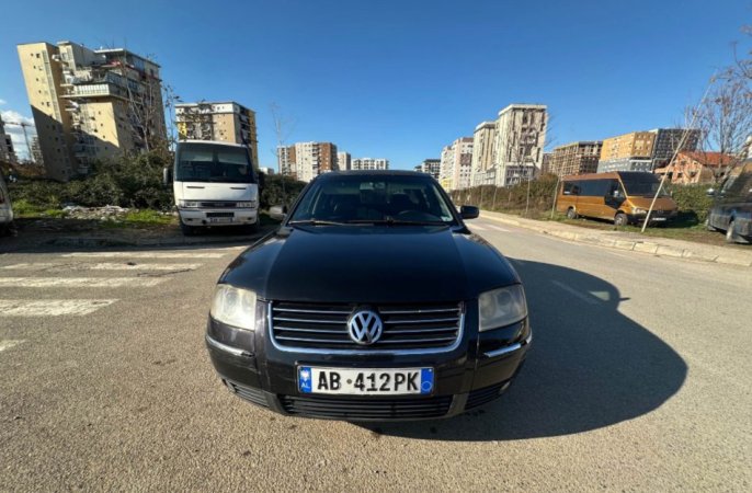Tirane, shes makine Passat VW Nafte, e zeze automatik Kondicioner 264.000 km 2.000 €