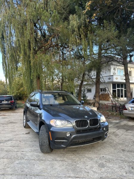 Pogradec, shitet makine Bmw x5 3.0 Benyin Benzin, gri e erret automatik Kondicioner 200.000 km 7.500 €
