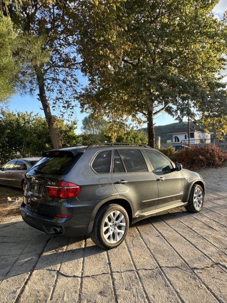 Pogradec, shitet makine Bmw x5 3.0 Benyin Benzin, gri e erret automatik Kondicioner 200.000 km 7.500 €