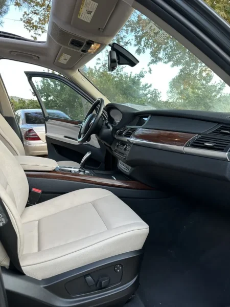 Pogradec, shitet makine Bmw x5 3.0 Benyin Benzin, gri e erret automatik Kondicioner 200.000 km 7.500 €