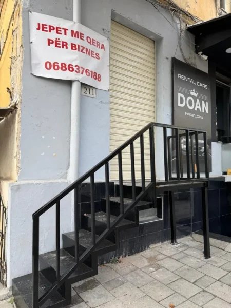 Tirane, jepet me qera dyqan Kati 0, 73 m² 1.200 € 