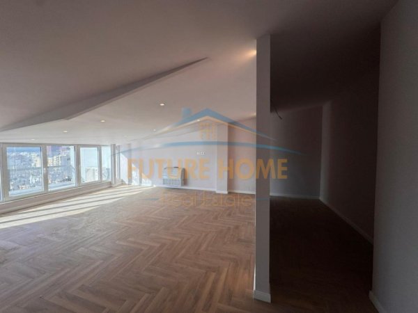 DUPLEX LUKSOZ NE SHITJE , SHALLVARET, PRANE QENDRES