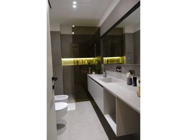 DUPLEX LUKSOZ 3+1+VERANDE NE SHITJE, SQUARE 21, RRUGA E KAVAJES