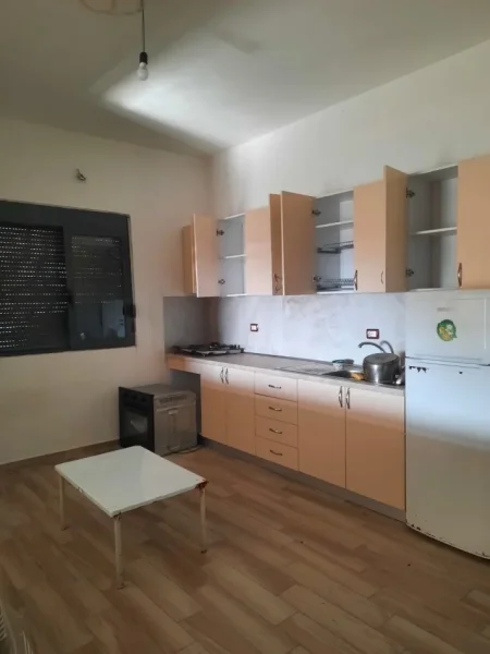 Vlore, shitet shtepi 2+1+Ballkon Kati 0, 225 m² 250.000 € (Rruga Marie Kondi Vlore)