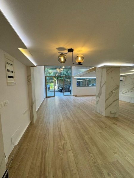 Shqiperi, shitet dyqan Kati 0, 80 m² 370.000 € (Komuna Parisit)