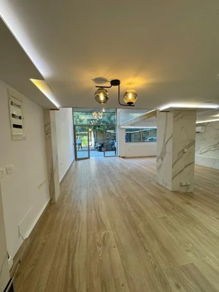 Shqiperi, shitet dyqan Kati 0, 80 m² 370.000 € (Komuna Parisit)