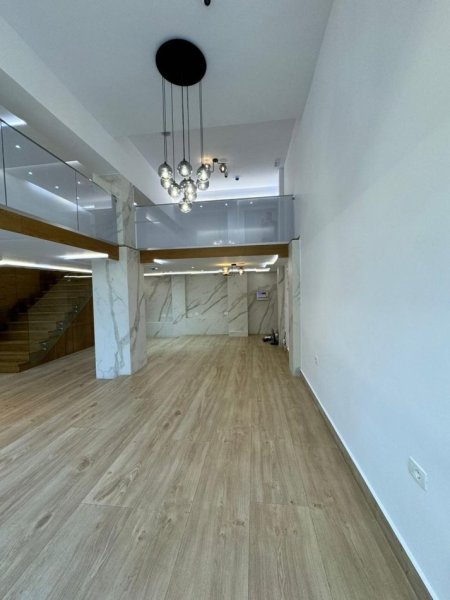 Shqiperi, shitet dyqan Kati 0, 80 m² 370.000 € (Komuna Parisit)