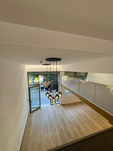 Shqiperi, shitet dyqan Kati 0, 80 m² 370.000 € (Komuna Parisit)