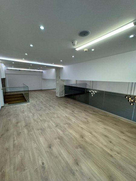 Shqiperi, shitet dyqan Kati 0, 80 m² 370.000 € (Komuna Parisit)