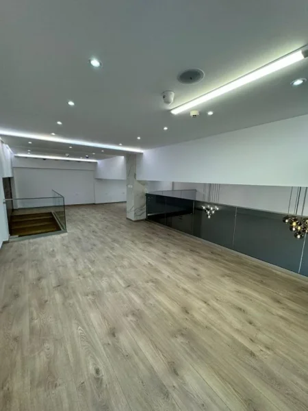 Shqiperi, shitet dyqan Kati 0, 80 m² 370.000 € (Komuna Parisit)