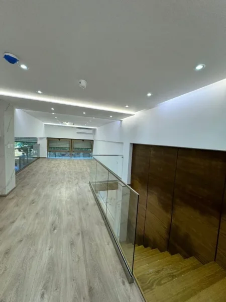 Shqiperi, shitet dyqan Kati 0, 80 m² 370.000 € (Komuna Parisit)