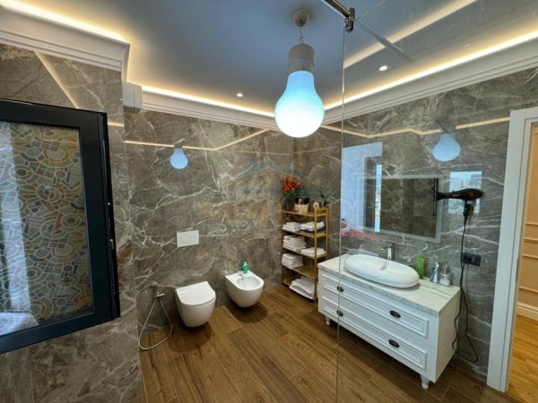 SHITET APARTAMENT LUKSOZ 2+1+2 , RRUGA E DIBRES PRANE SELVISE, QENDER