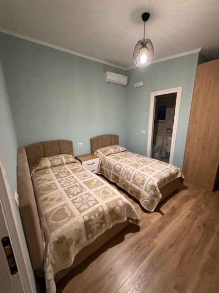 Tirane, jepet me qera Vile 3+1 , 1.500 €