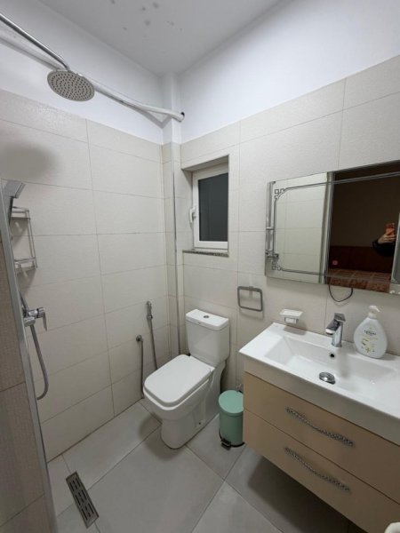 Tirane, jepet me qera Vile 3+1 , 1.500 €